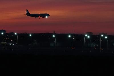 FAA says flight cuts will stay at 6% because more air traffic controllers are coming to work