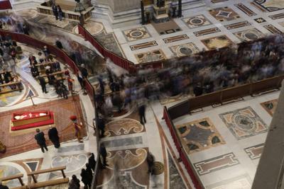 Video of Pope performing tablecloth trick is a fake