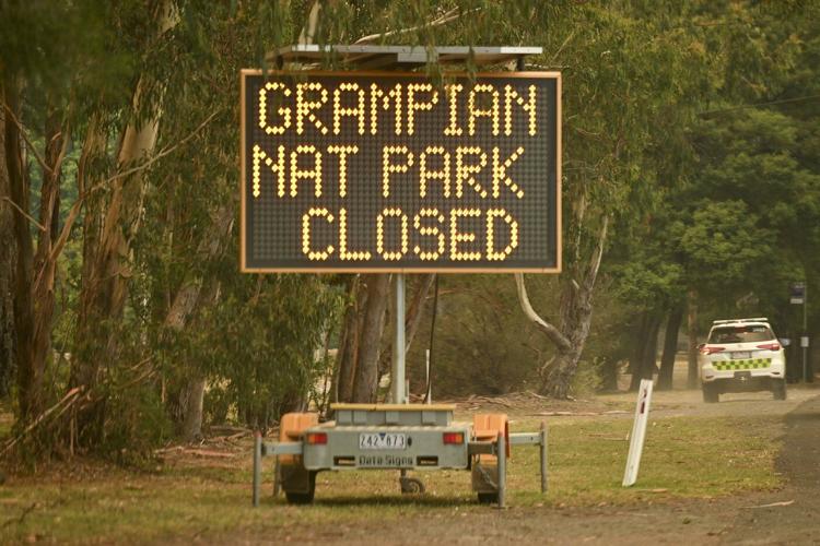 Heat wave leads to warnings of potentially devastating wildfires in southern Australia