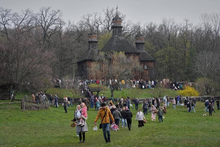 Russia and Ukraine accuse each other of violating Putin’s Easter ceasefire