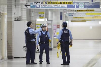 A man with a knife slashes 2 people at a Tokyo subway station and is arrested