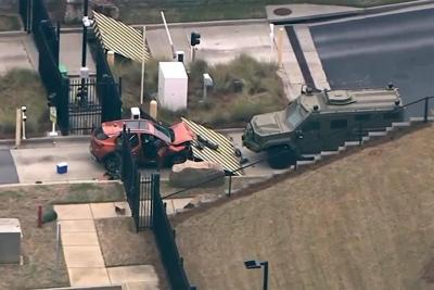 Navy veteran accused of ramming vehicle into barrier at front gate of FBI Atlanta office