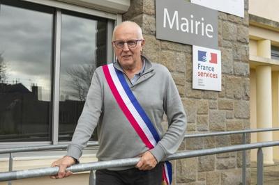 French mayors face violence and intimidation from xenophobic far-right groups