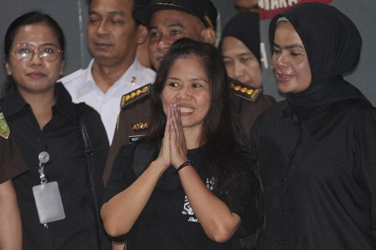 Filipina who won a last-minute reprieve from the Indonesian firing squad in 2015 is to return home