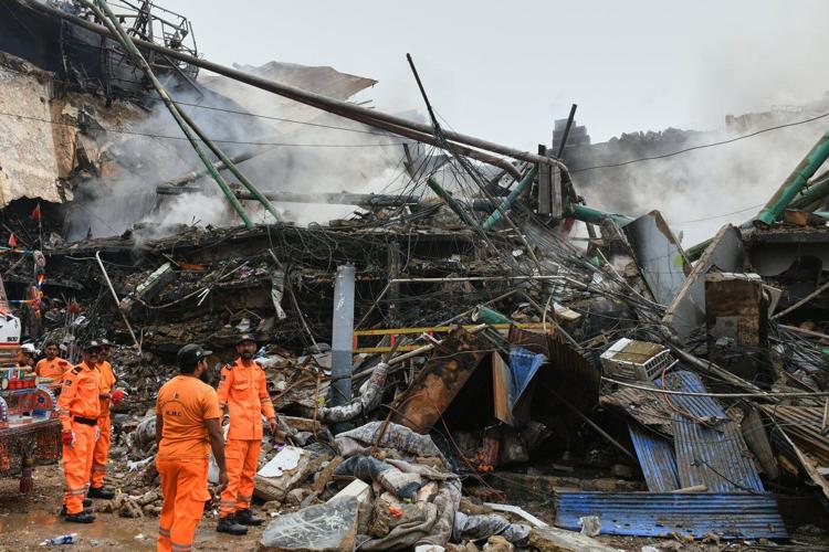 Death toll rises to 6 in fire at a shopping plaza in the Pakistani city of Karachi