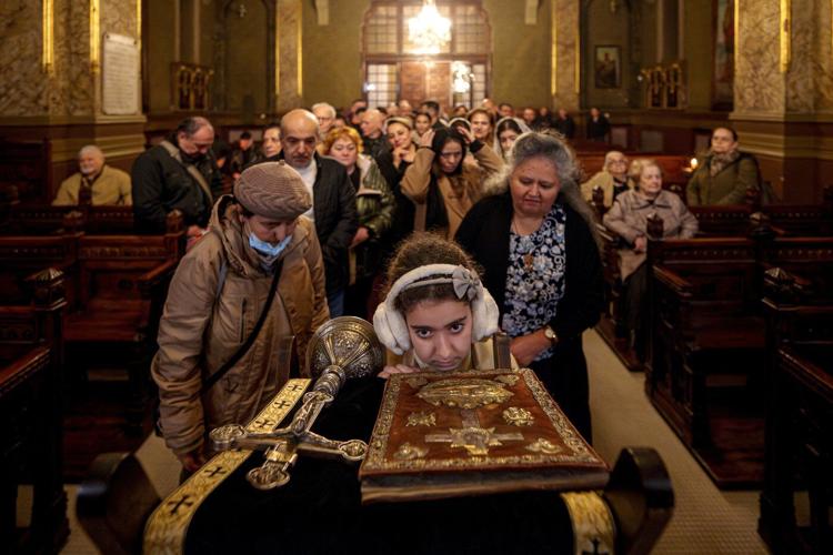 PHOTO COLLECTION: Holy Week Around the World