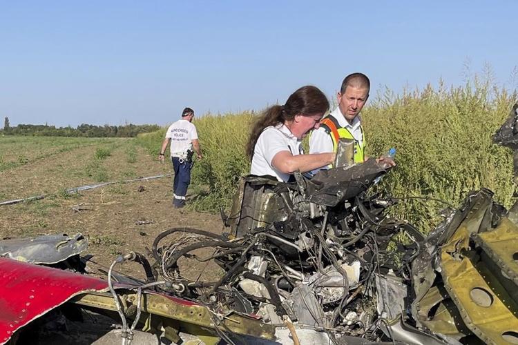 Small plane crash at air show in Hungary kills 2 and injures 3 on the ground