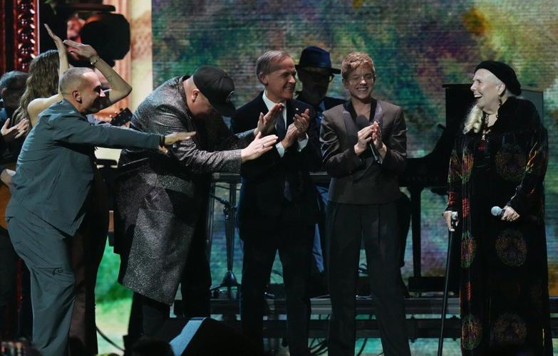 Photo Gallery: Joni Mitchell sings onstage at the Junos