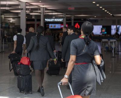 Les agents de bord d'Air Canada sont en grève, les vols sont annulés