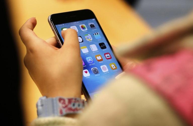 Chinese hackers and user lapses turn smartphones into a 'mobile security crisis'