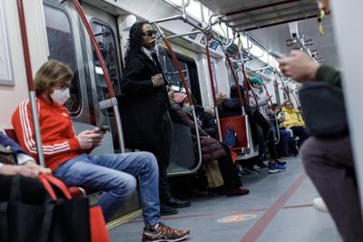 Major wireless carriers now active on Toronto's subway network after months of talks