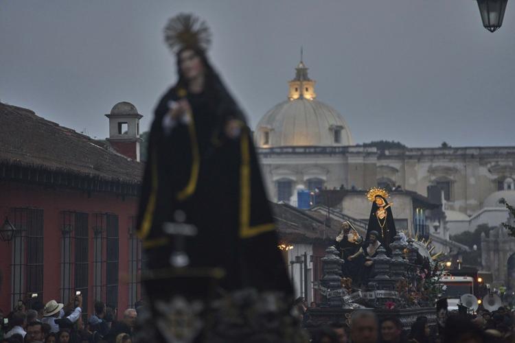 PHOTO COLLECTION: Holy Week Around the World