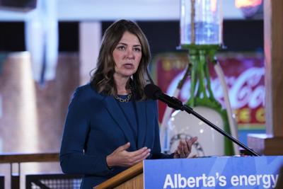 B.C.'s Dix says it is 'ɫtv' to disagree with Alberta Premier Smith over pipeline