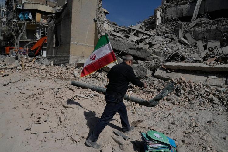 Iran launches new wave of attacks on Israeli and US bases while Israel begins new strikes in Lebanon