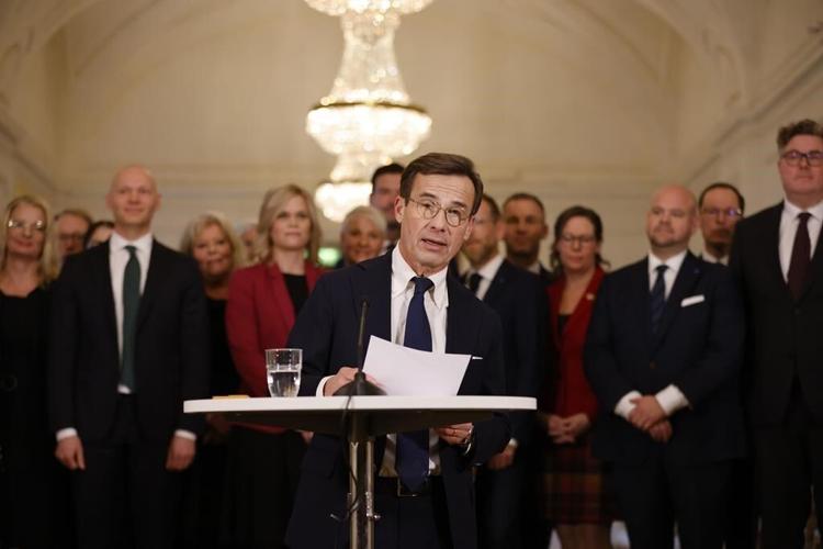 New Swedish PM presents 3-party government