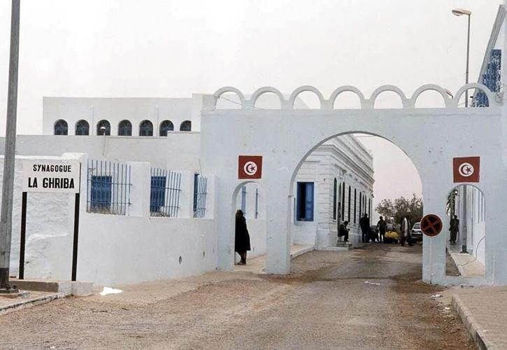 Toll rises to 5 killed in Tunisia synagogue attack