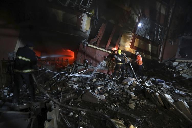 Lack of water worsens misery in besieged Gaza as Israeli airstrikes continue