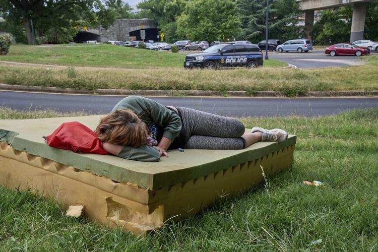 Photos of the ɫֱ Guard and federal agents in Washington