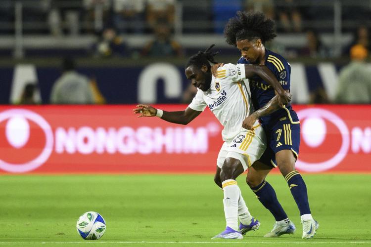 Paintsil scores twice as lowly Galaxy whip Whitecaps 3-0