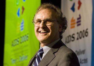 Stephen Lewis awakened ��ɫtvs to the HIV-AIDS pandemic raging in Africa: experts