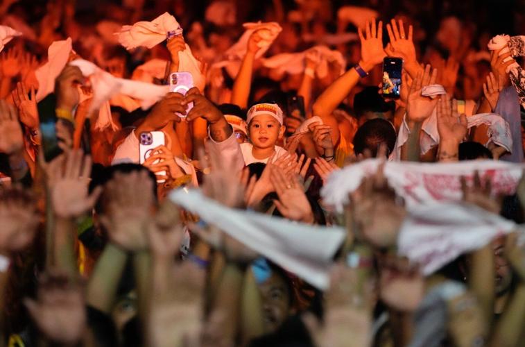 Filipino Catholics express outrage over corruption scandal during massive religious procession
