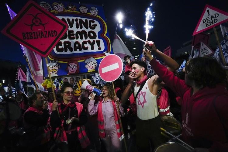 Israelis protest legal overhaul plans for 11th week