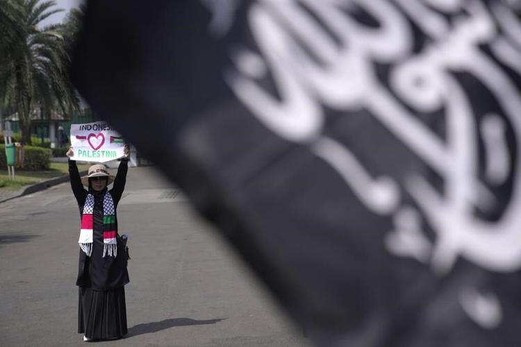 Tens of thousands protest after Muslim prayers across Mideast over Israeli airstrikes on Gaza