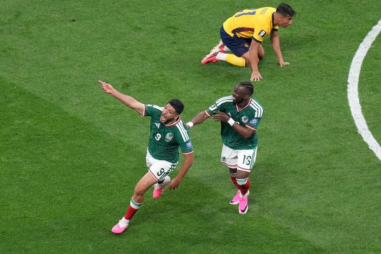 Mexico ends a 40-year knockout drought, beats Ecuador 2-0 to reach the round of 16