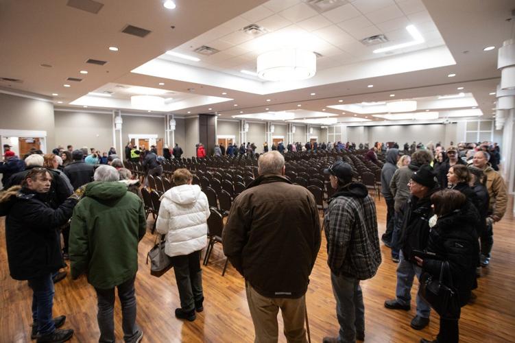 Hundreds line up near Edmonton to endorse referendum on Alberta leaving Canada