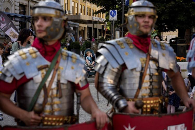 Photos show history lovers replaying ancient Roman battles in Romania