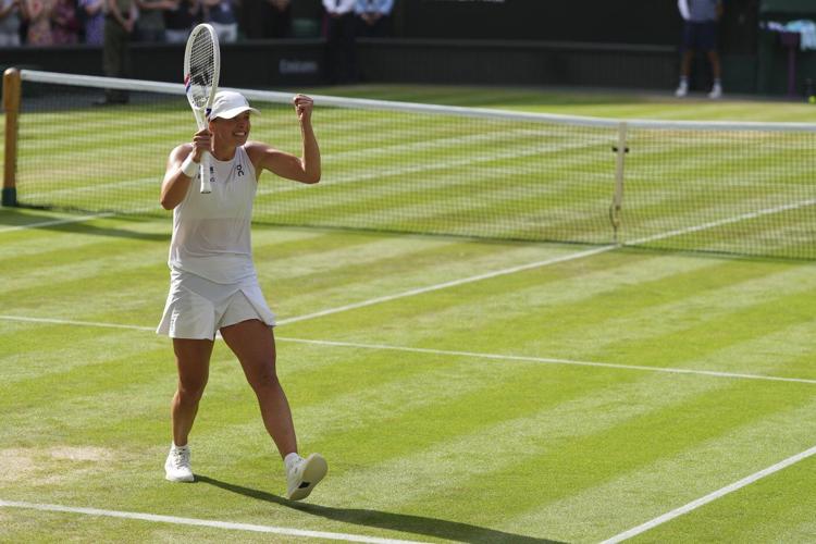 Iga Swiatek wins Wimbledon after a difficult year that included a doping case and a title drought