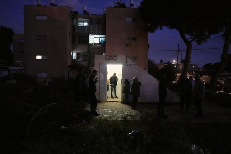 Pakistan says it will host US-Iran talks, while Iran warns US ground troops would be 'set on fire'