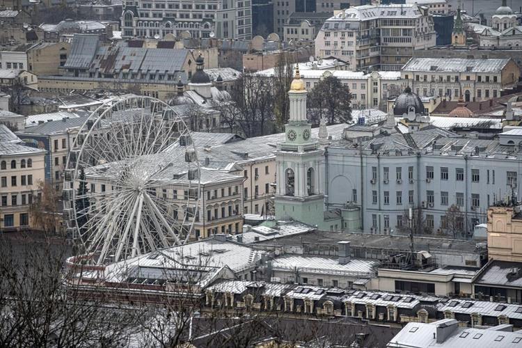 Russia launches new Ukraine barrage as grain deal extended