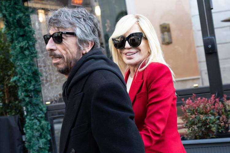 Stars and the public say final good goodbye to fashion icon Valentino at Rome funeral