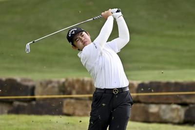 Suwannapura tops contingent of Razorbacks on NW Arkansas leaderboard