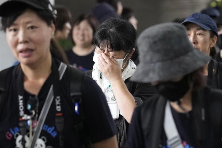 Japanese fans bid farewell to beloved panda pair before their return to China