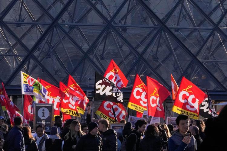Louvre workers vote to extend a strike at the world's most visited museum