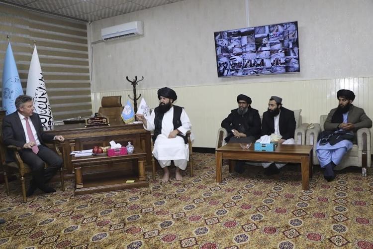 UN envoy meets with Afghan higher-ed chief over ban on women