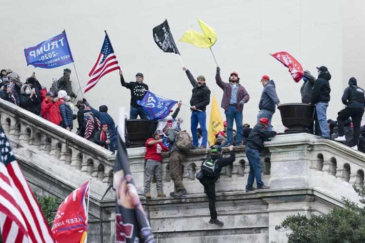 Capitol Riot: FBI informant testifies for Proud Boys defense