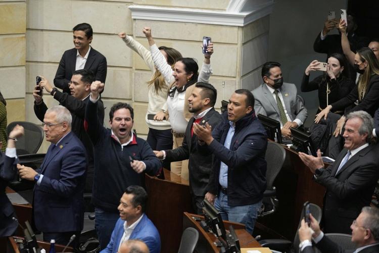 Colombian lawmakers reject president's labor reform referendum