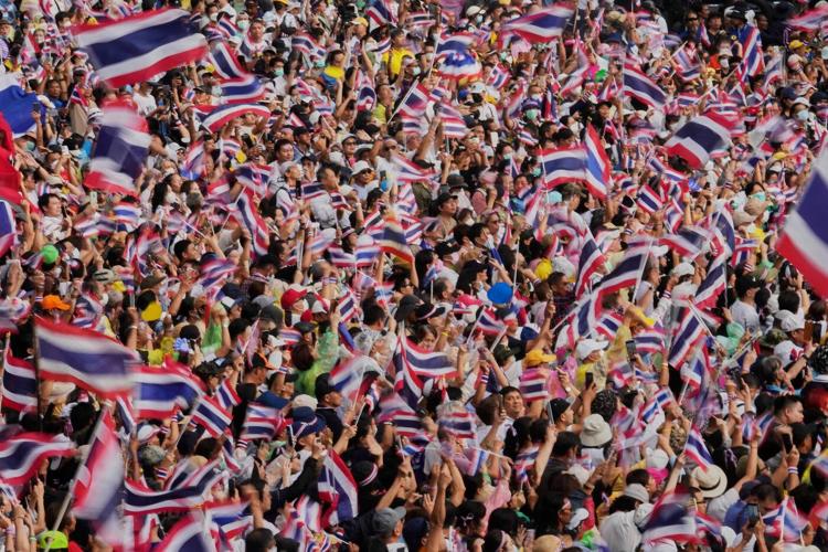 Protesters rally in Bangkok to demand Thai prime minister's resignation over leaked Cambodia call