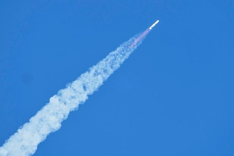 Blue Origin launches huge rocket carrying twin NASA spacecraft to Mars