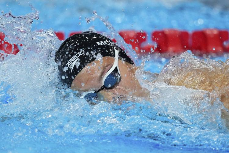 Summer McIntosh wins first gold medal at worlds in her quest for five
