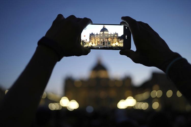 Thousands rush to St. Peter's Square for Pope Francis' funeral, a ceremony he helped reimagine