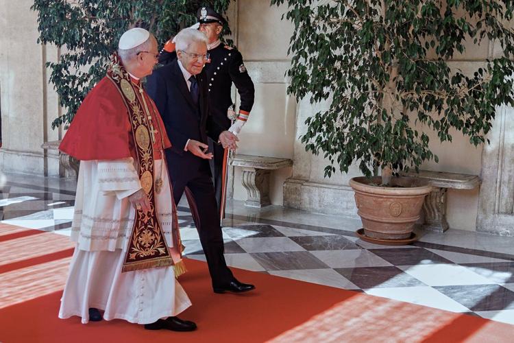 Pope urges Italy to remain open to migrants during rite of passage visit to presidential palace