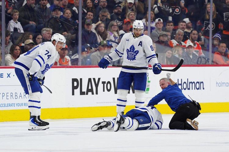Matthews, Tavares lead Maple Leafs past Flyers 5-2; Tanev stretchered off after collision