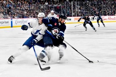 Jets stretch points streak by levelling Lightning 4-2