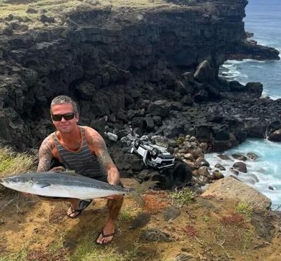 Un Canadien à Hawaï chute d'une falaise en voiture, tombe dans l'océan et survit