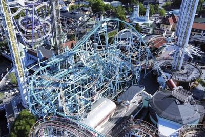 Prosecutors say a fatal roller coaster accident in Sweden was caused by a support arm breaking