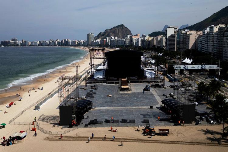 Construction of the stage for Shakira's concert in Brazil resumes after worker's death